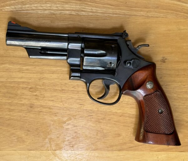 Smith & Wesson 29-2 44 magnum