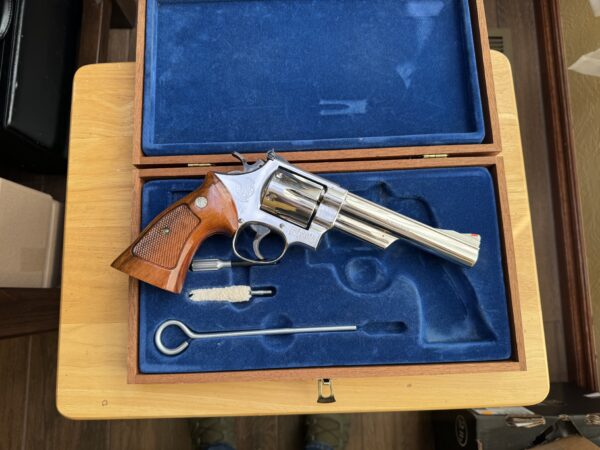 Smith & Wesson Model 57 6" nickel in presentation case - Image 2