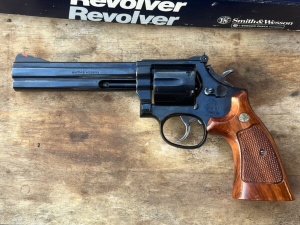 Smith & Wesson 586 6" blue 357