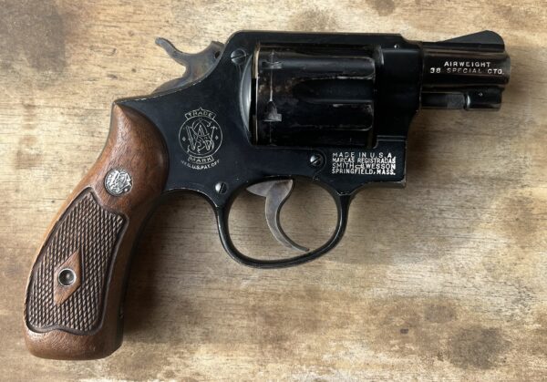 Smith & Wesson Military & Police airweight 38 spl